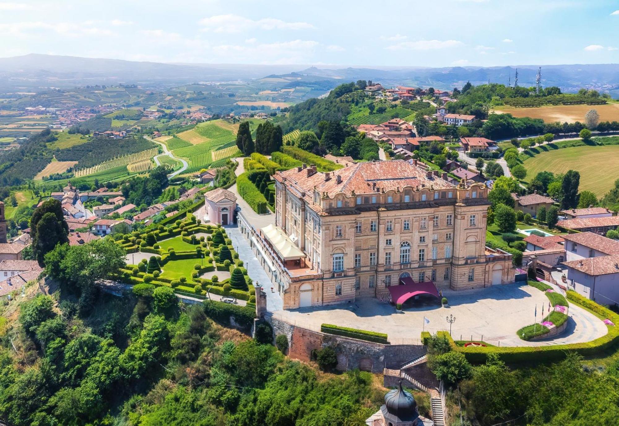 Castello Di Guarene Hotel Luaran gambar
