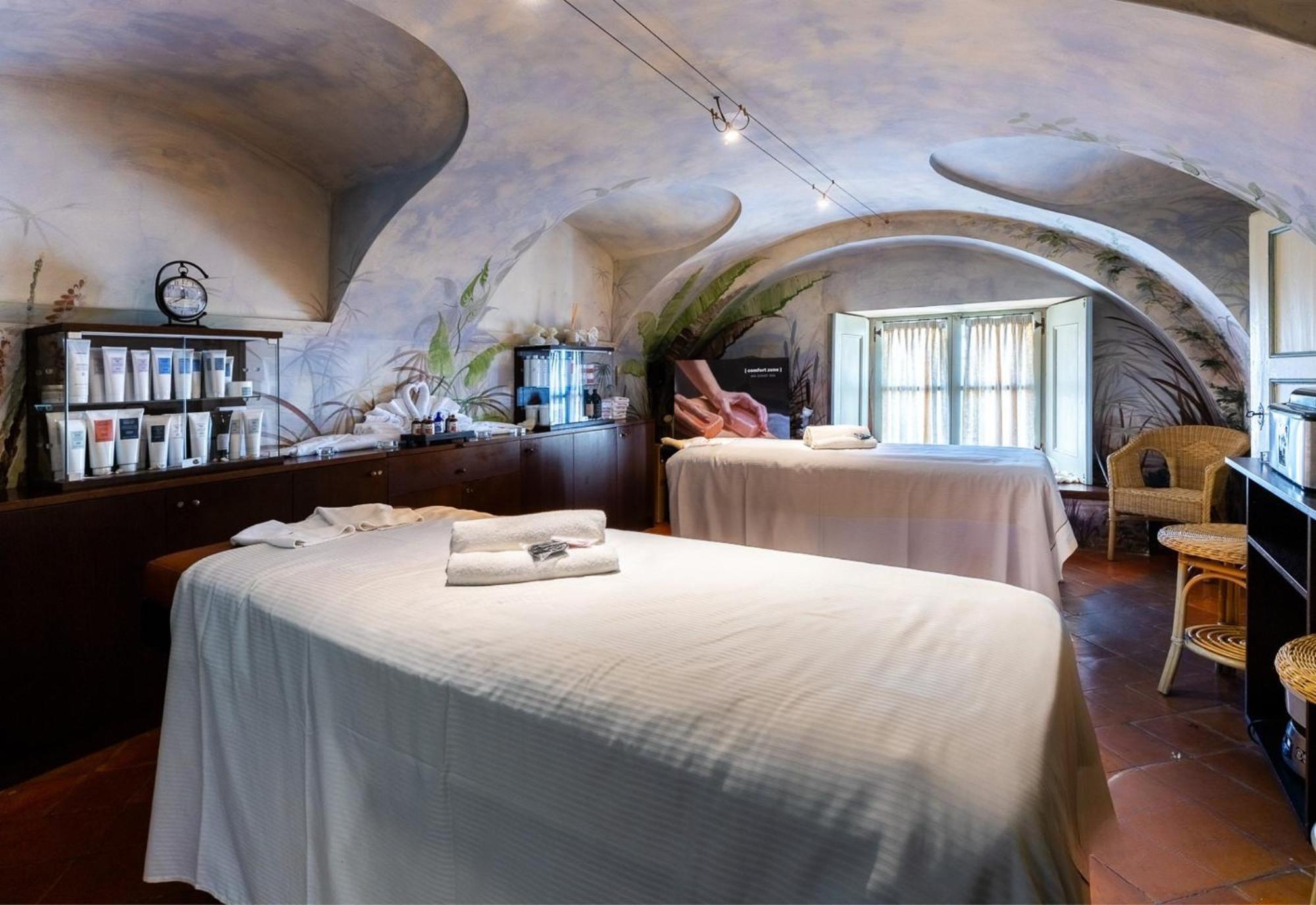 Castello Di Guarene Hotel Luaran gambar
